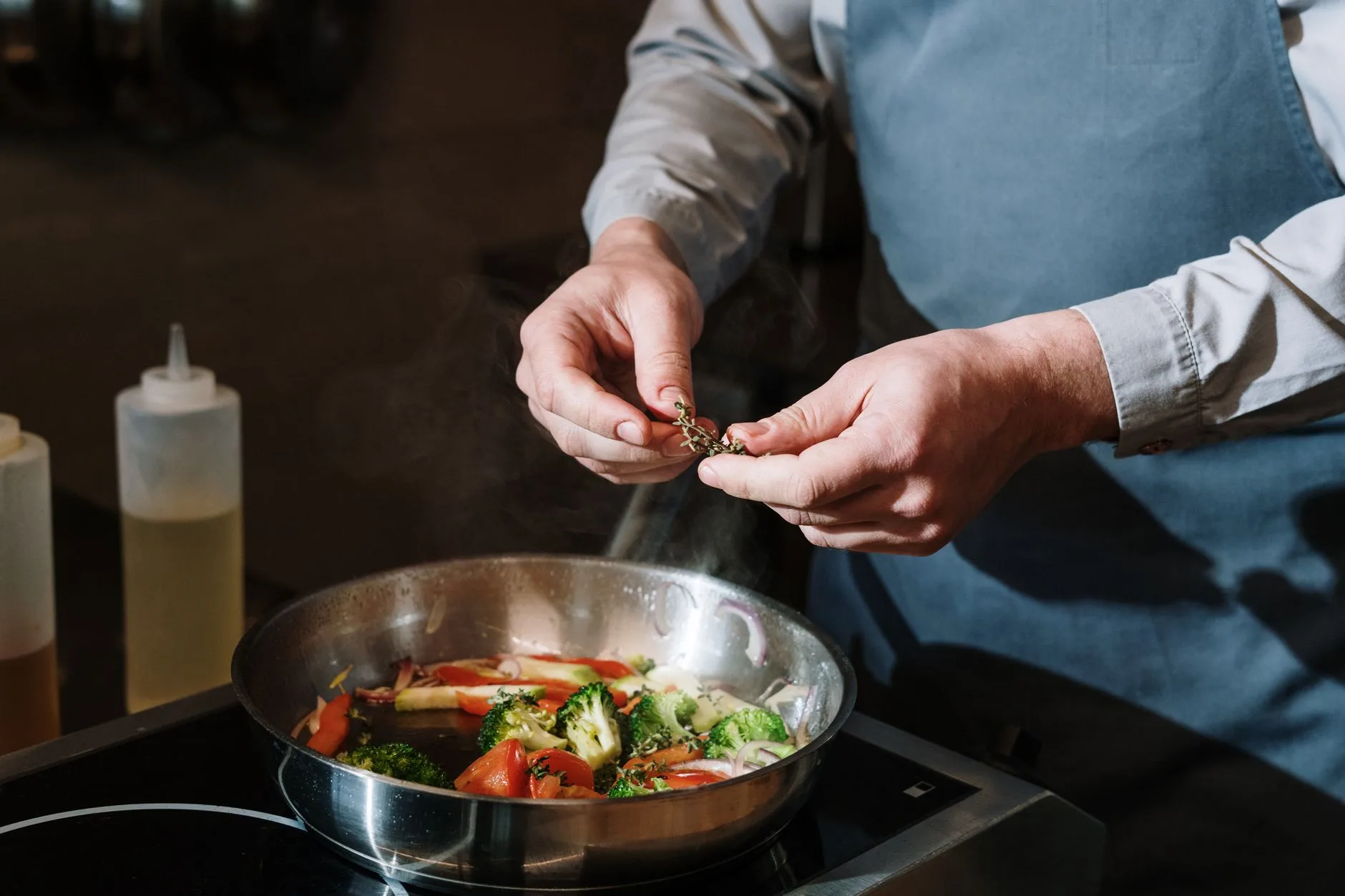 Pan cooking with steam on a hob affecting indoor air quality